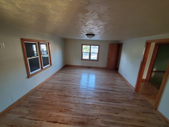 Foto del edificio - 240 S. Healy Ave