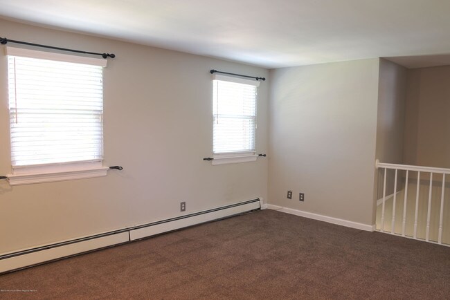 Building Photo - 26 Manor Dr
