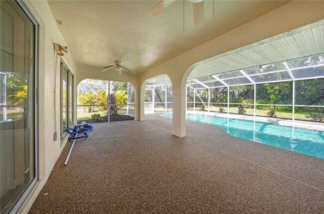 Foto del edificio - Pool Home on Cul-de-sac. Private Road and ...