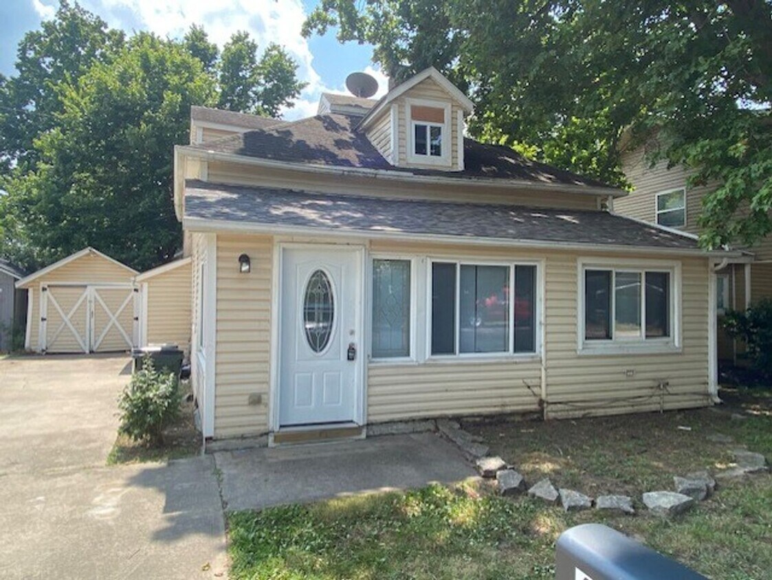 Primary Photo - Welcome to this charming 3 bedroom, 1 bath...