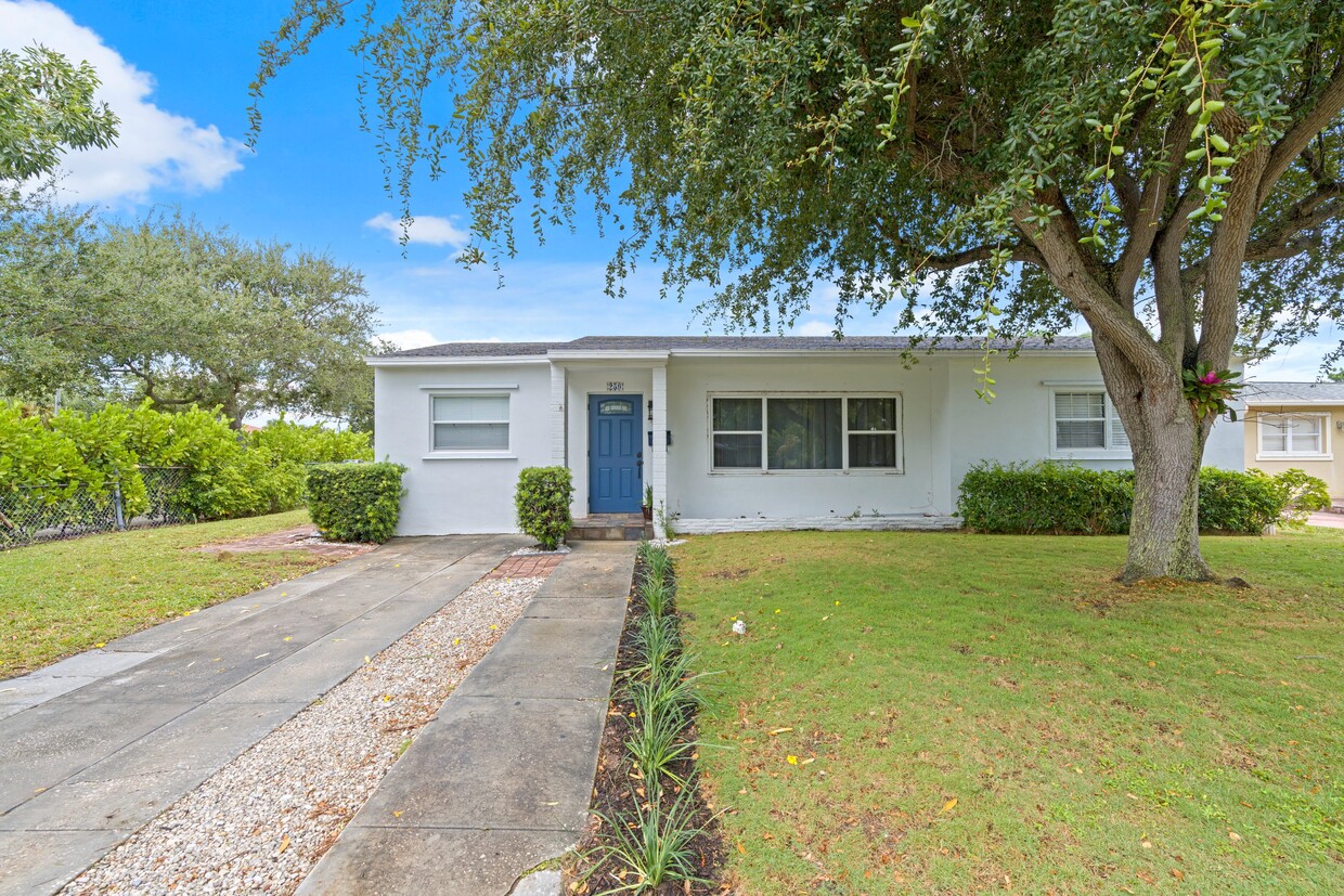 Primary Photo - 259 Bloomfield Dr