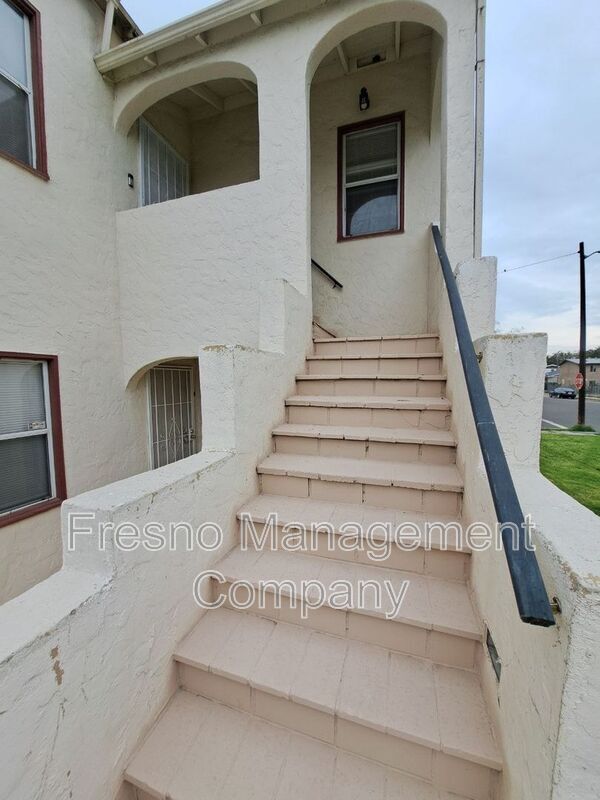 Building Photo - 373 N Roosevelt Ave