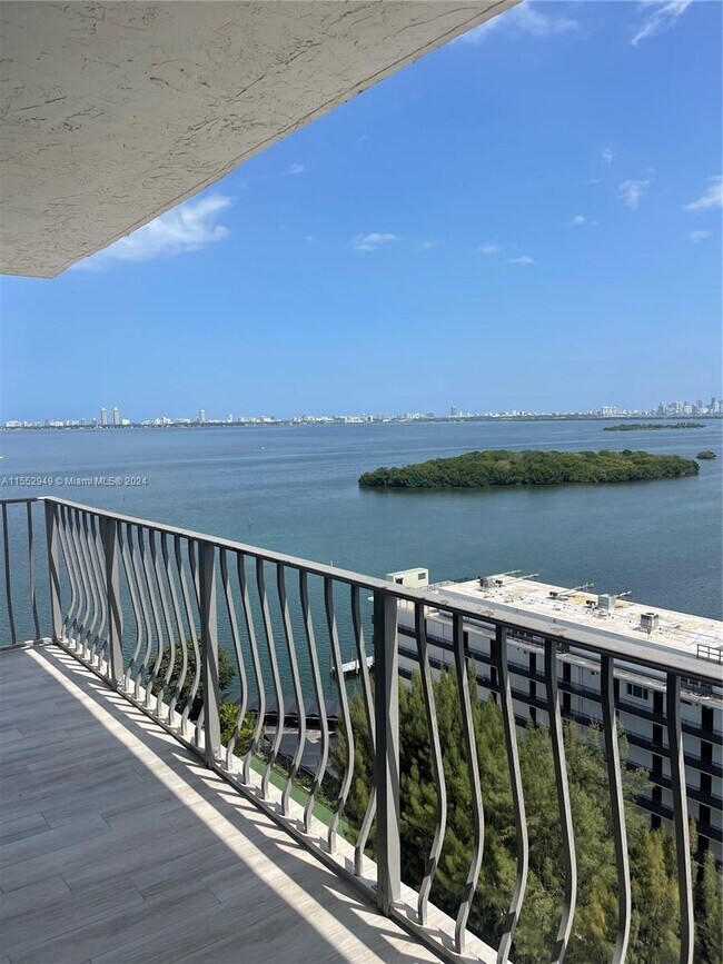 Foto del edificio - 780 NE 69th St