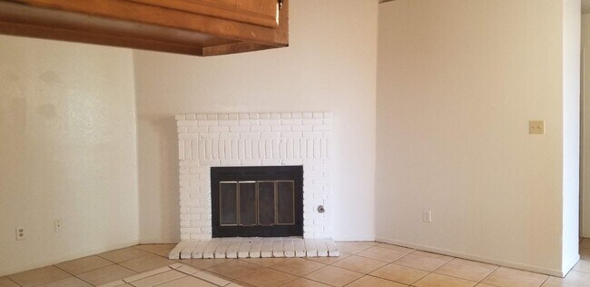Foto del edificio - 5909 Cedar Glen Ln