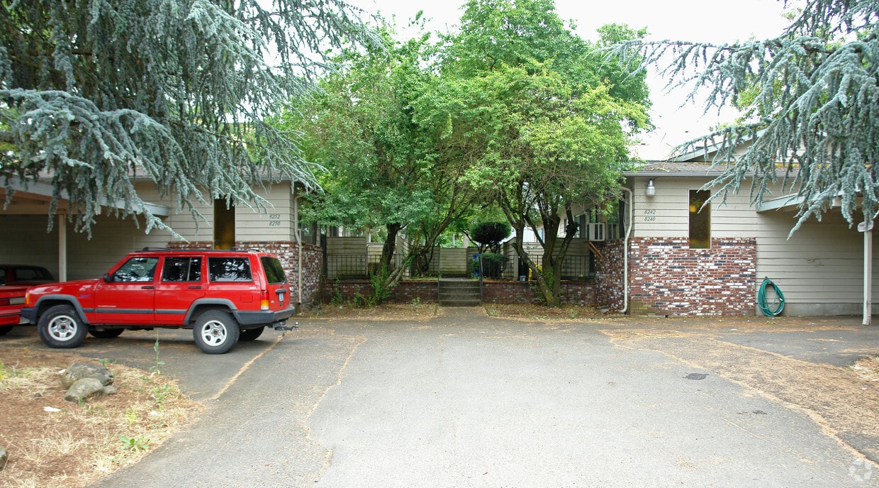 82408252 NE Schuyler St, Portland, OR 97220 Apartments in Portland