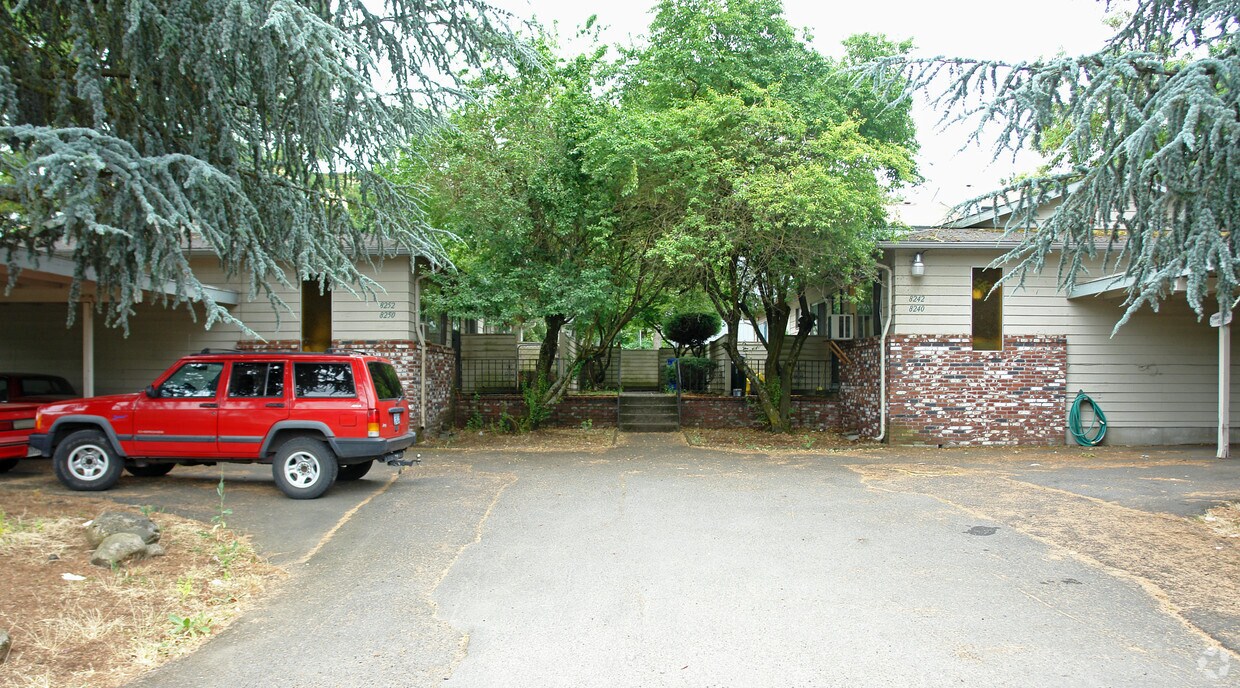 Primary Photo - 8240-8252 NE Schuyler St