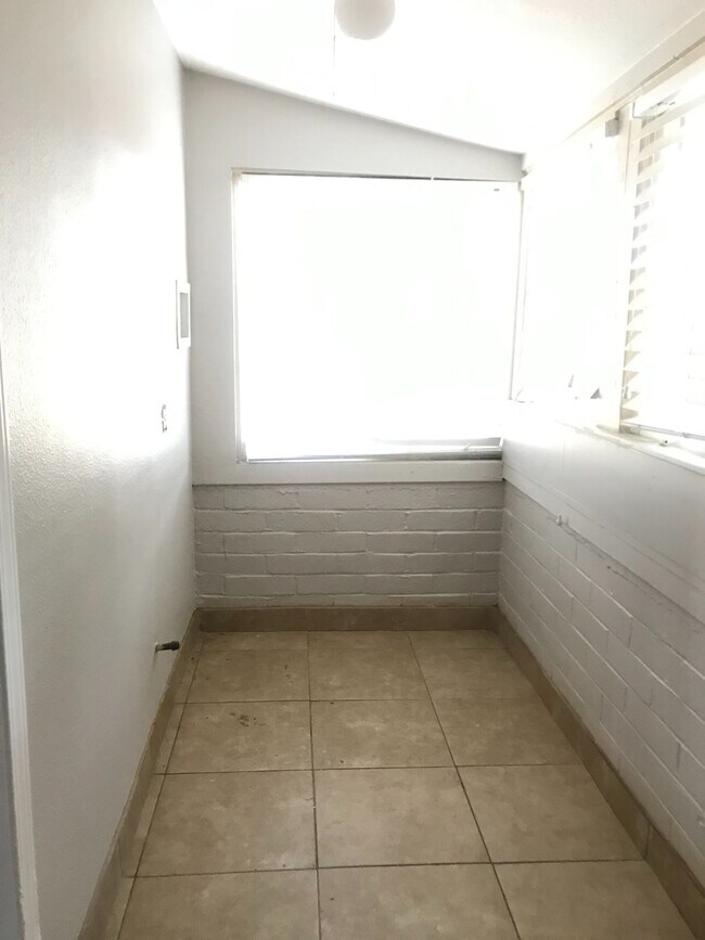Foto del edificio - Large Yard! Must see 3bed 2bath Fontana home!!
