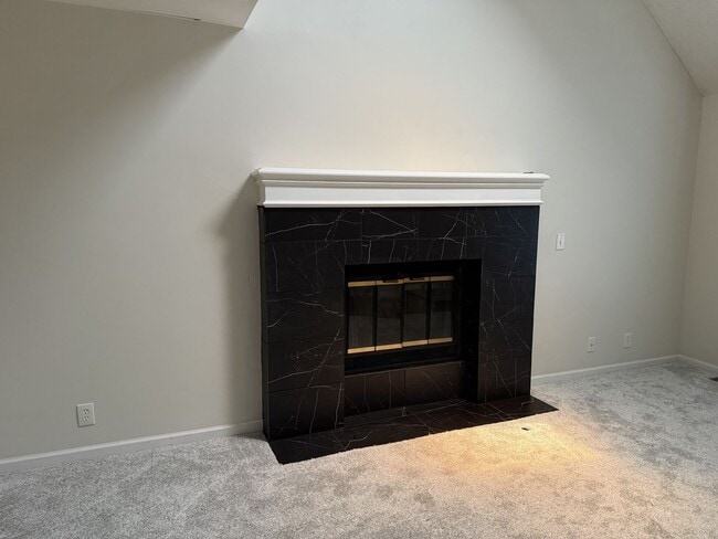 Building Photo - SEE IT NOW: Updated 3-Bed, 2-Bath Home in ...