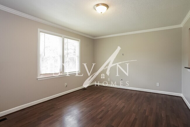 Building Photo - This charming brick home is ready for your...