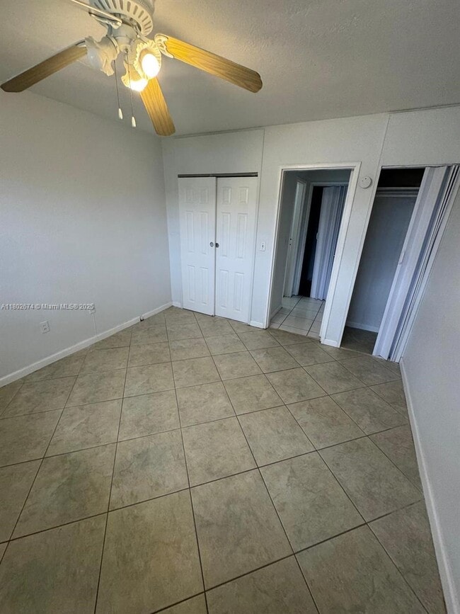 Foto del edificio - 1451 NE 170th St