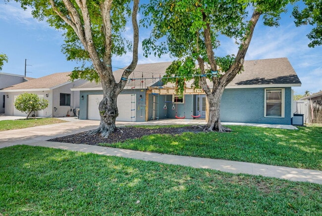 Building Photo - 7515 San Mateo Dr E