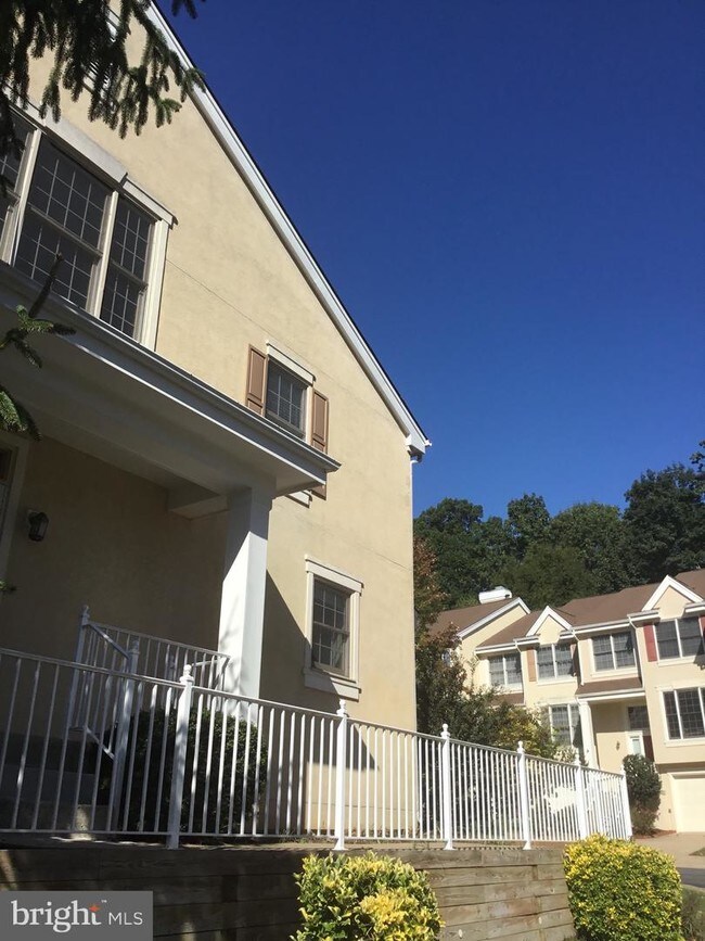 Building Photo - 1330 Park Garden Ln