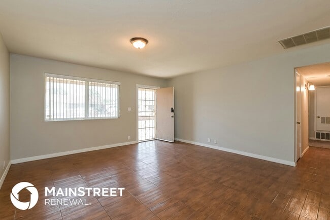 Building Photo - 112 W Gary Way