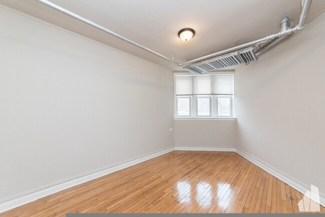 Building Photo - 4233 W Addison St