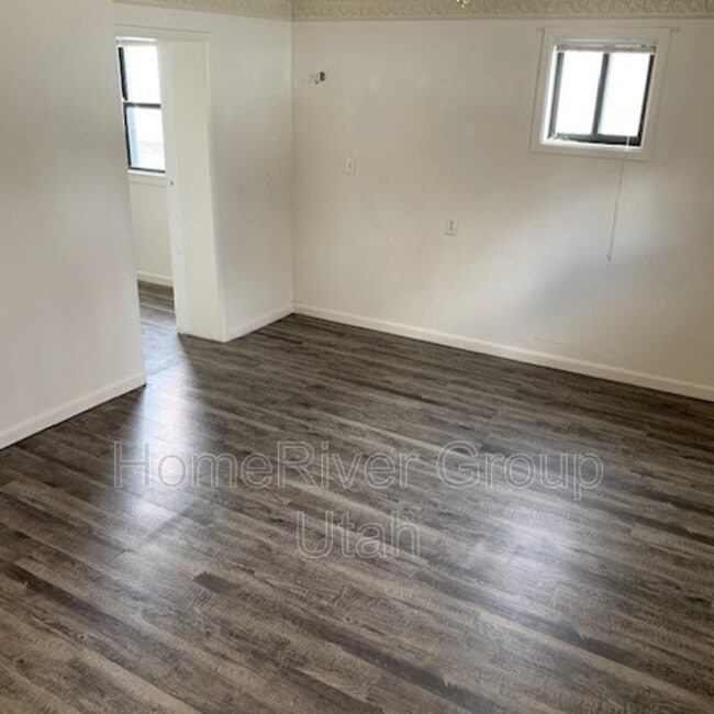 Building Photo - 2489 800 E