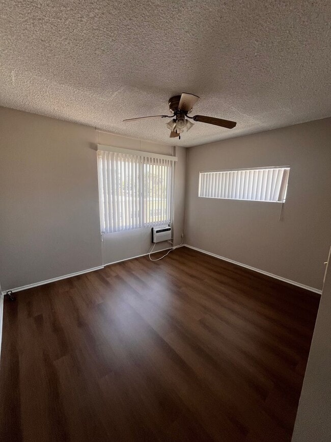 Building Photo - 1 Bedroom/1Bath Located in Downtown Long B...