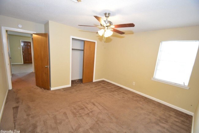 Building Photo - 1812 Sanford Dr