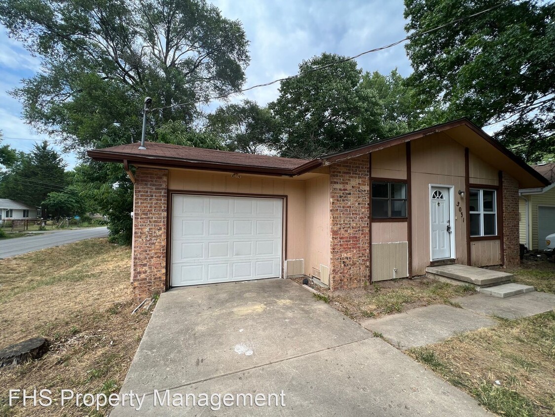 Primary Photo - 3 br, 1.5 bath House - 3031 W Pacific