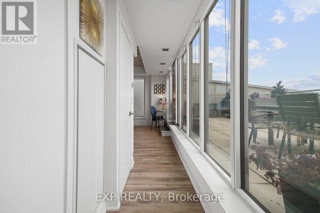 Photo du bâtiment - 25 Baseball Pl