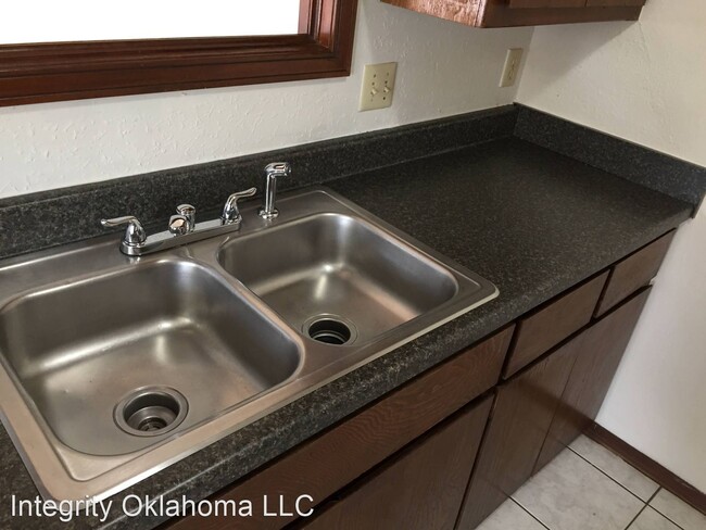 Building Photo - 2 br, 1.5 bath House - 108 Vinita Dr.