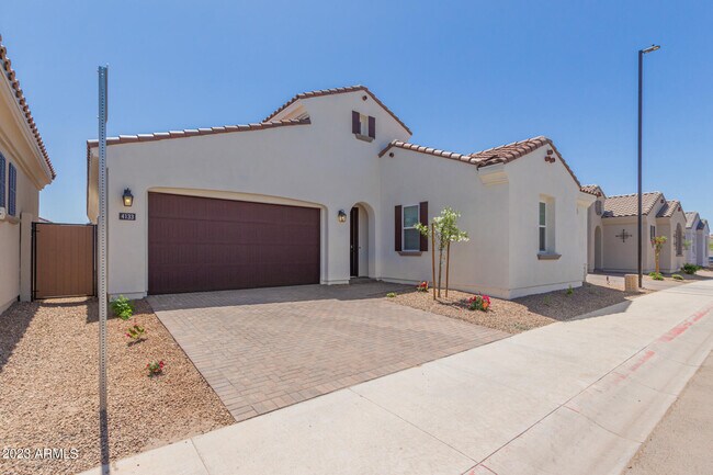 Foto del edificio - 4133 E Las Colinas Dr
