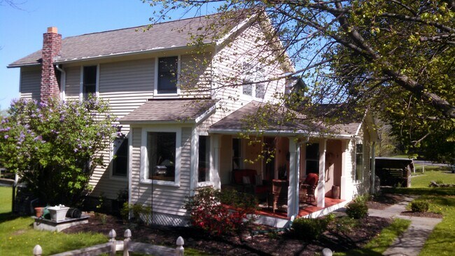Building Photo - 562 Ellis Hollow Creek Rd