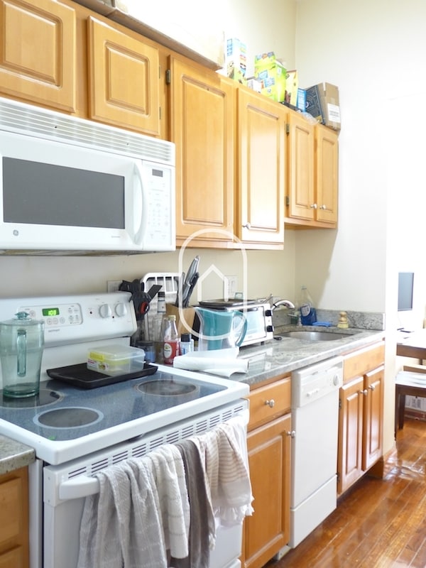 Building Photo - 39 Delle Ave