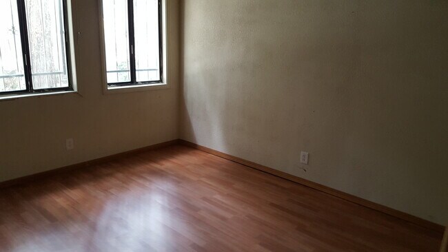 Building Photo - Three Bedroom Cabin