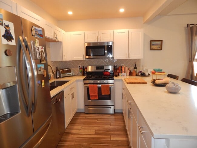 Foto del edificio - 3 Bedrooms - 2 Baths in Central Tucson