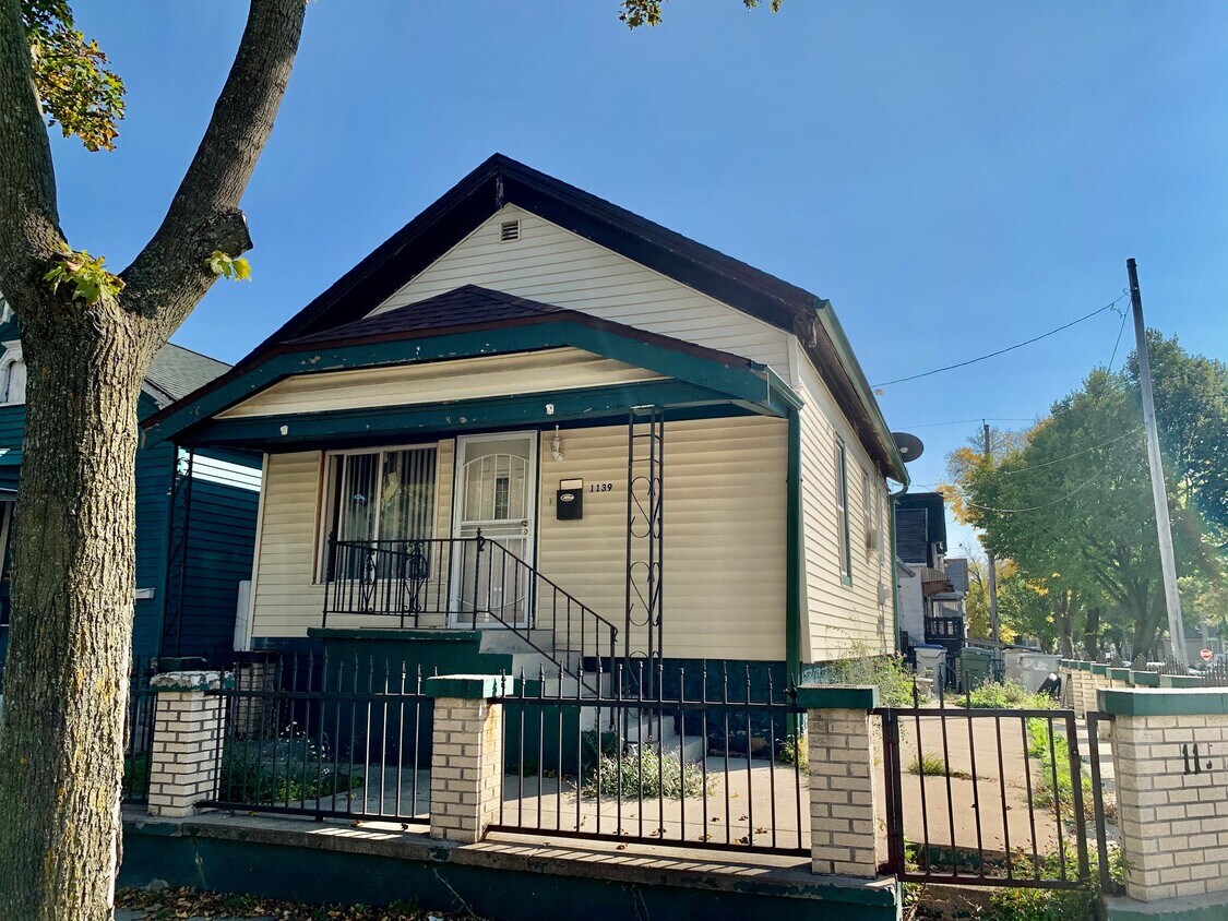 Primary Photo - 1139 W Mineral St