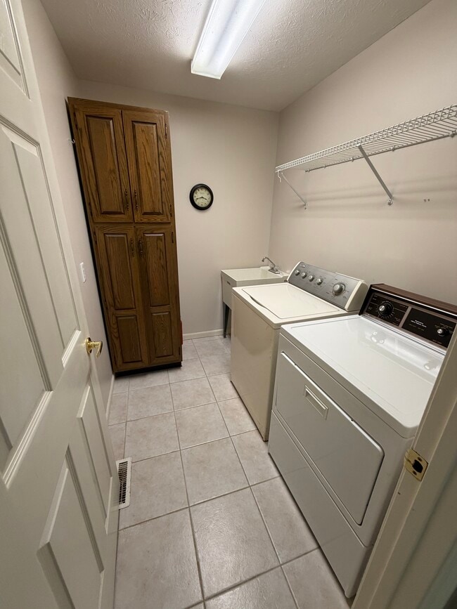 Building Photo - 5677 Maple Ln