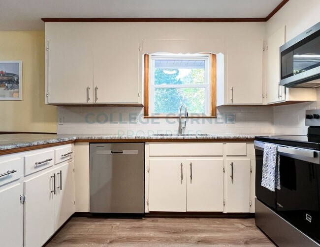 Building Photo - 146 Rosedale Cir