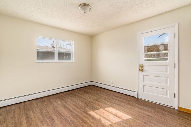 Foto del edificio - 28 Pinewood Dr