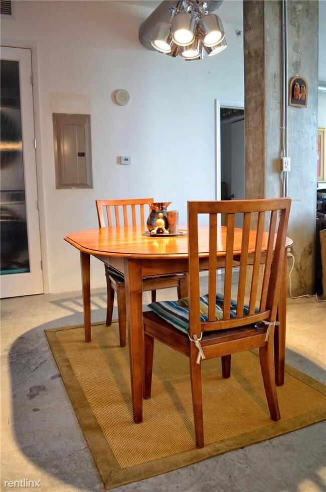 Building Photo - 2 br, 2 bath  - 444 NE 30th St Unit 606B