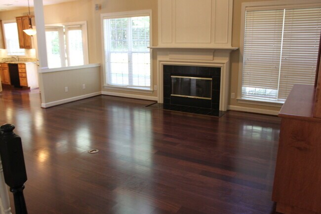 Building Photo - Stunning 4BR/bonus 3 car garage in Ballantyne