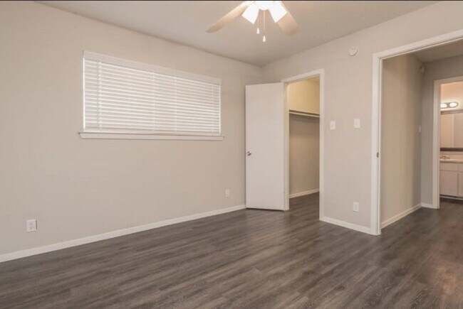 Foto del edificio - 8605 Shoal Creek Blvd