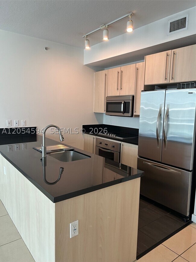 Foto del edificio - 1111 SW 1st St
