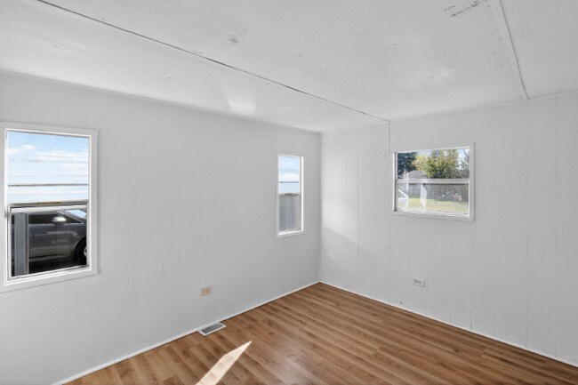 Foto del edificio - 220 N Illinois Ave