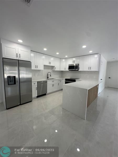 Building Photo - 4101 SW 48th Ct