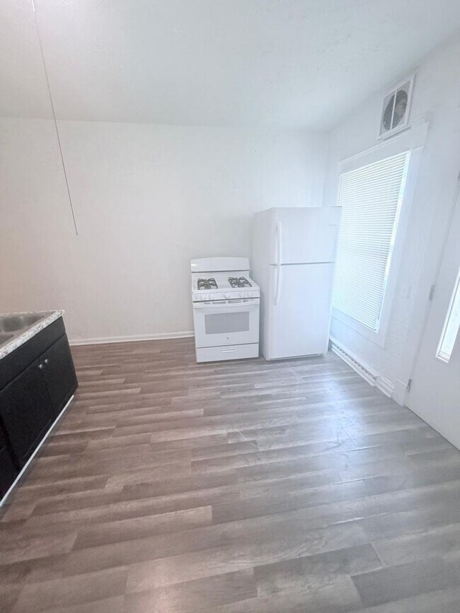 Foto del edificio - 4438 Pearl Rd