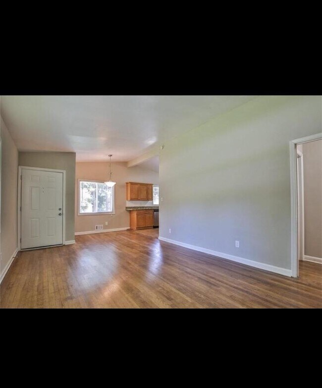 Building Photo - 2800 Sherwood Rd SE