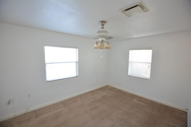 Foto del edificio - 2804 Woodland Hills Ave