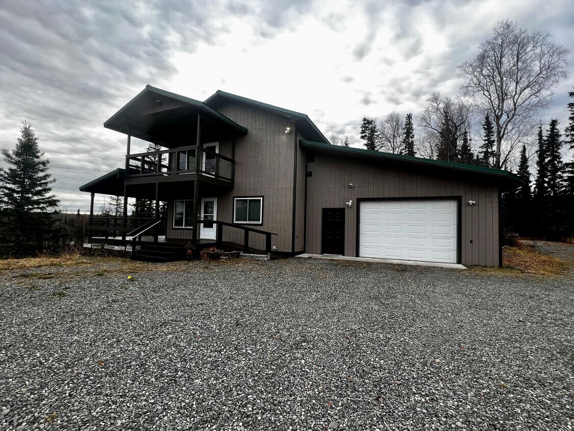 Primary Photo - RIVERFRONT HOME + SHOP!