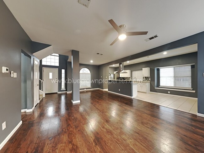 Foto del edificio - 1521 Hollow Oak Dr