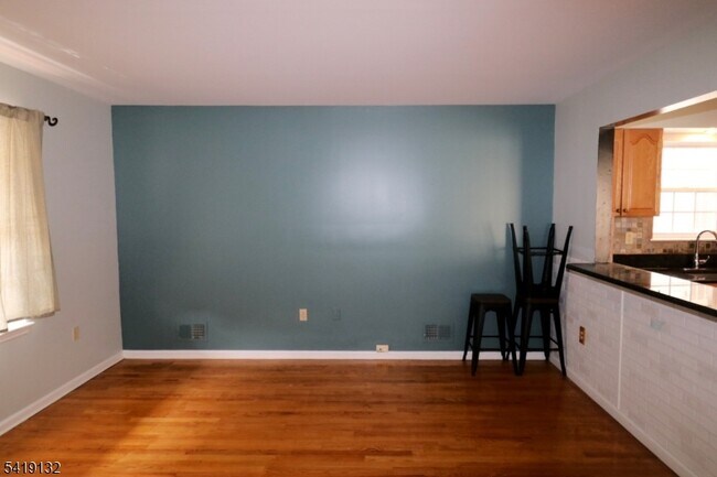 Foto del edificio - 66 Milford Ave