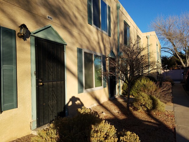 Foto del edificio - 3301 Monroe St NE