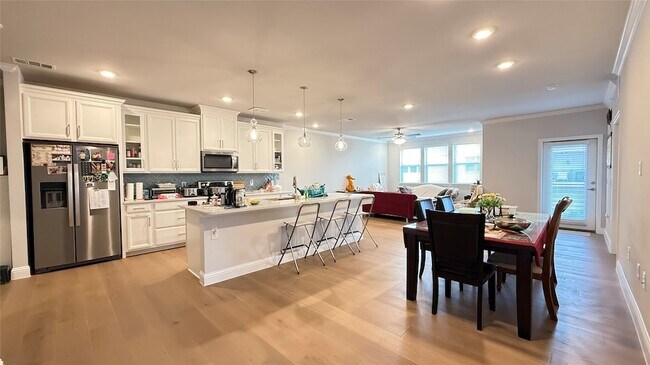 Foto del edificio - 651 North Watters Road