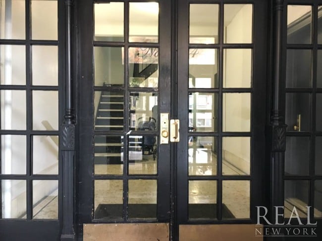 Foto del edificio - 704 8th Ave