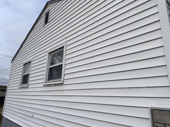 Building Photo - 5 Westdell Dr