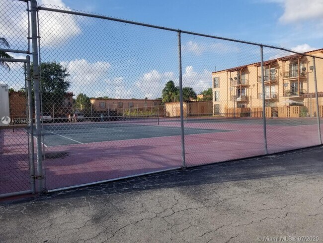 Building Photo - 7231 Miami Lakes Dr